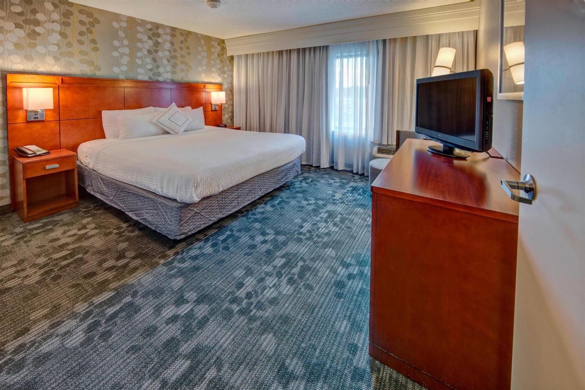 Courtyard By Marriott Alexandria Hotel Bagian luar foto
