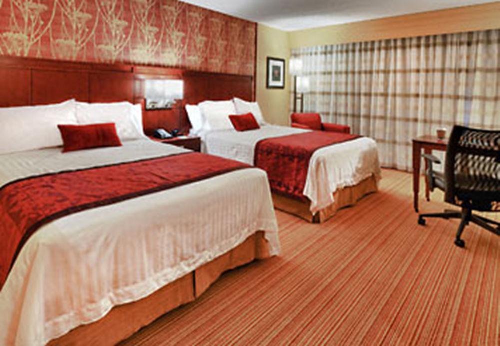 Courtyard By Marriott Alexandria Hotel Ruang foto