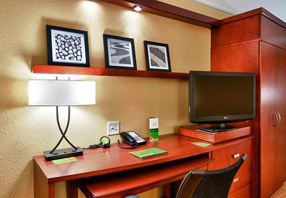 Courtyard By Marriott Alexandria Hotel Bagian luar foto