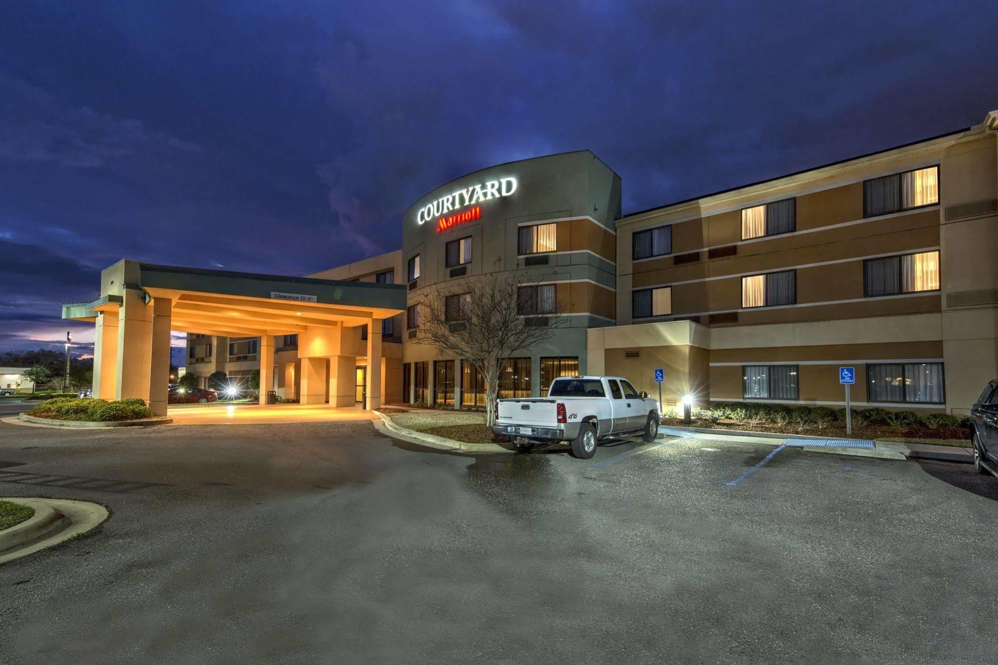 Courtyard By Marriott Alexandria Hotel Bagian luar foto