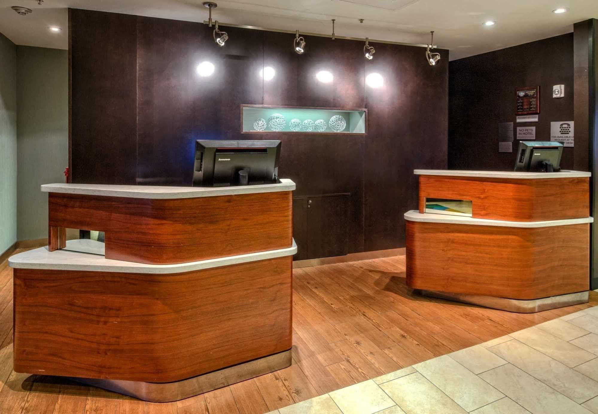 Courtyard By Marriott Alexandria Hotel Bagian luar foto